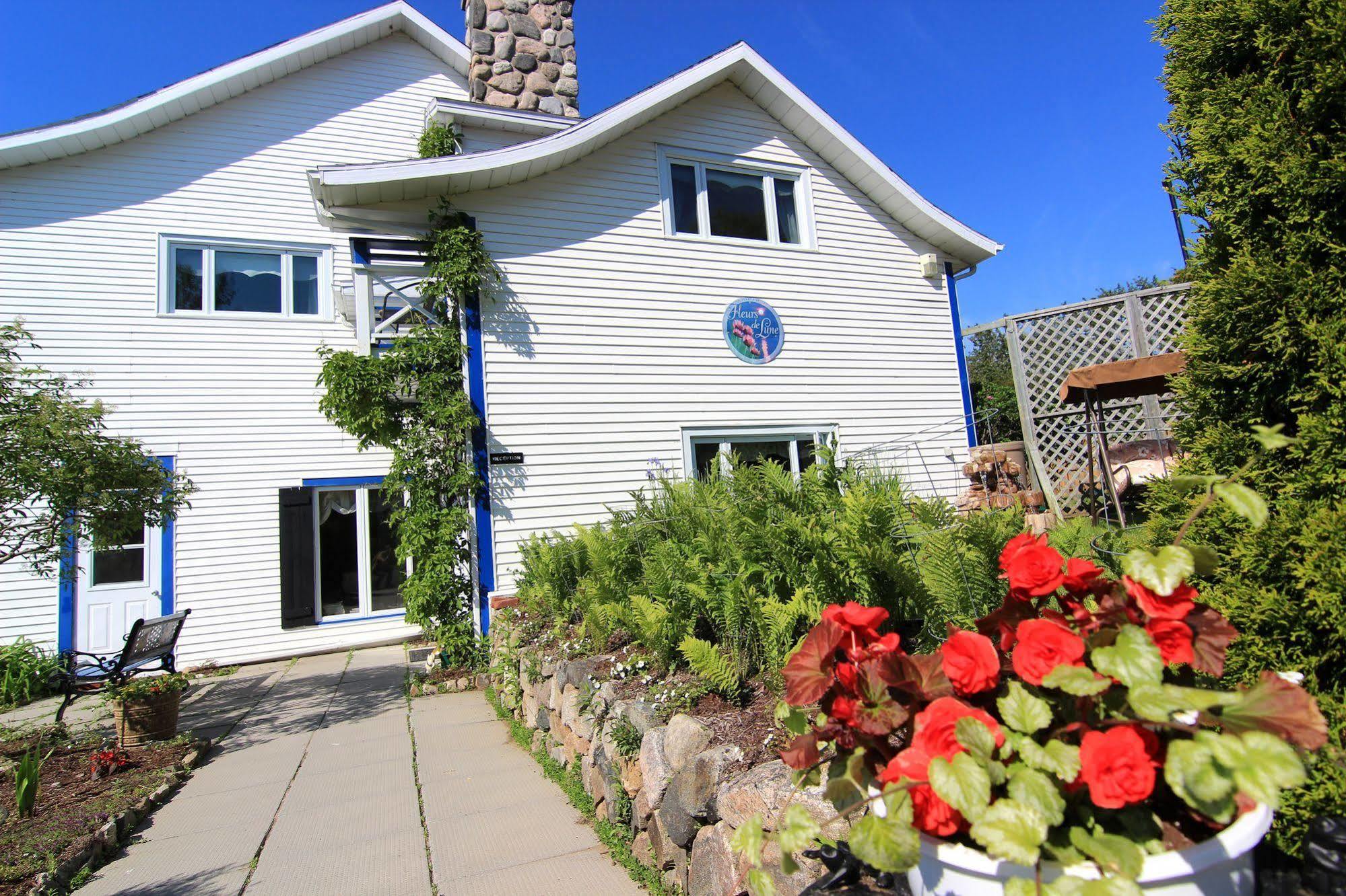 Auberge Fleurs De Lune La Malbaie Exterior foto